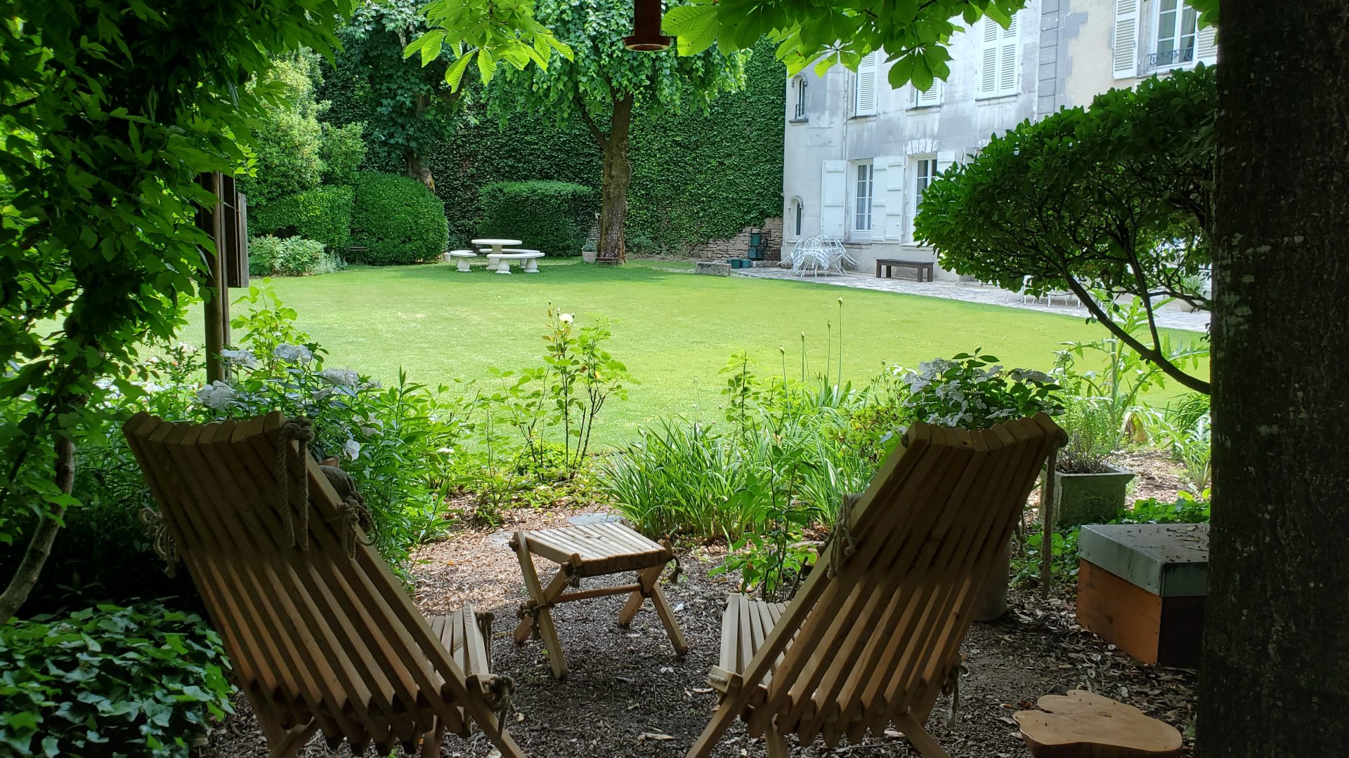 Ecofurn fauteuils au jardin